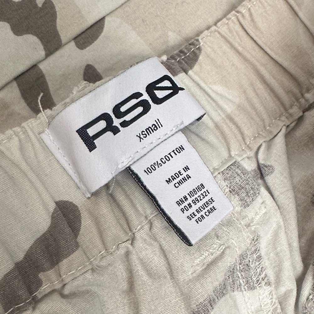 RSQ women’s junior- Camo Cargo Pants - Picture 2 of 6